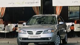 Nissan Almera - widok z przodu