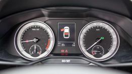 Skoda Superb Laurin & Klement 2.0 TDI 150 KM - galeria redakcyjna - zestaw wskaźników