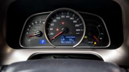 Toyota RAV4 2.0 Valvematic 152 KM - galeria redakcyjna - zestaw wskaźników