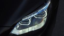 BMW Seria 6 Cabrio (F12) 650i 450KM - galeria redakcyjna - lewy przedni reflektor - włączony