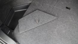 Toyota Auris II Touring Sports - galeria redakcyjna - schowki w bagażniku