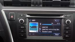 Toyota Auris II Hatchback 5d Valvematic 130 132KM - galeria redakcyjna - radio/cd/panel lcd