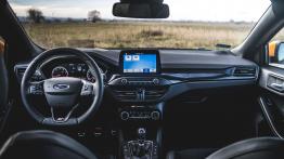Ford Focus ST 2.3 Ecoboost 280 KM - galeria redakcyjna - widok ogólny wn?trza z przodu