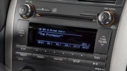 Toyota Corolla po liftingu - wersja USA - radio/cd/panel lcd