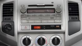 Toyota Tacoma - konsola środkowa