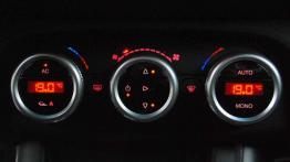 Alfa Romeo Giulietta 2.0 JTDM TCT - galeria redakcyjna - panel sterowania wentylacją i nawiewem