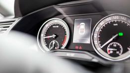 Skoda Superb Laurin & Klement 2.0 TDI 150 KM - galeria redakcyjna - zestaw wskaźników
