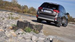 Mitsubishi Outlander 2.2 DID Intense Plus 4WD - galeria redakcyjna - widok z tyłu