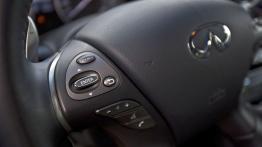 Infiniti Q70 2.2d 170 KM - galeria redakcyjna - sterowanie w kierownicy