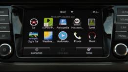 Skoda Fabia III Hatchback 1.0 MPI - galeria redakcyjna - ekran systemu multimedialnego