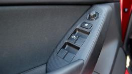 Mazda 3 III Hatchback  2.0 120KM - galeria redakcyjna - sterowanie w drzwiach