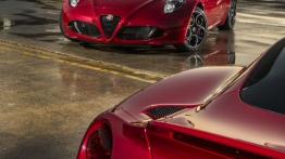 Alfa Romeo 4C (2015) - wersja amerykańska - widok z przodu