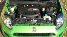 Fiat Punto Punto 2012 Hatchback 5d 0.9 TwinAir 8v 85KM - galeria redakcyjna - maska otwarta