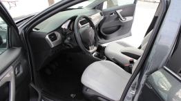 Citroen C-Elysee II Sedan 1.6 VTi 115KM - galeria redakcyjna - widok ogólny wnętrza z przodu