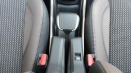 Peugeot 2008 - galeria redakcyjna - tunel środkowy między fotelami