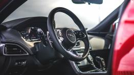 Jaguar XE - galeria redakcyjna - widok ogólny wn?trza z przodu