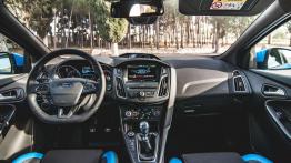 Ford Focus RS - niebieski terrorysta