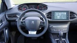 Peugeot 308 II SW 1.2 PureTech 130KM - galeria redakcyjna - kokpit