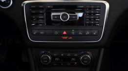 Mercedes GLA 250 4Matic 211 KM - galeria redakcyjna - konsola środkowa