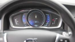 Volvo S60 II Facelifting 2.0 181KM - galeria redakcyjna - zestaw wskaźników