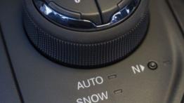 Jeep Cherokee KL (2014) Trailhawk - wersja europejska - panel sterowania napędem 4x4