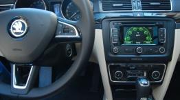 Skoda Superb II Kombi Facelifting - galeria redakcyjna - konsola środkowa