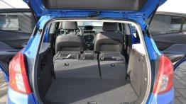 Opel Mokka SUV 1.4 Turbo Ecotec 140KM - galeria redakcyjna - tylna kanapa złożona, widok z bagażnika