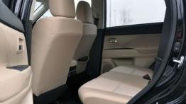 Mitsubishi Outlander III SUV 2.0 SOHC MIVEC 147KM - galeria redakcyjna - widok ogólny wnętrza