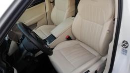 Skoda Superb 2.0 TDI 190 KM - galeria redakcyjna - widok ogólny wnętrza z przodu