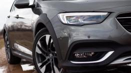 Opel Insignia Country Tourer 1.6 Turbo 200 KM - galeria redakcyjna - widok z przodu