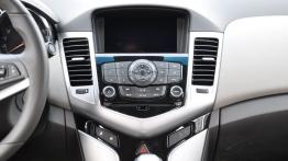 Chevrolet Cruze - galeria redakcyjna - konsola środkowa