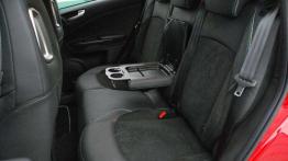 Alfa Romeo Giulietta 2.0 JTDM TCT - galeria redakcyjna - tylna kanapa, podłokietnik rozłożony