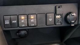 Toyota RAV4 2.0 Valvematic 152 KM - galeria redakcyjna - panel sterowania pod kierownicą