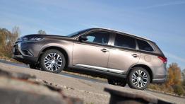 Mitsubishi Outlander 2.2 DID Intense Plus 4WD - galeria redakcyjna - lewy bok