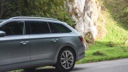 Skoda Superb Combi 2.0 TDI 190 KM - galeria redakcyjna - lewy bok