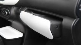 Renault Twingo III - galeria redakcyjna - schowek przedni zamknięty