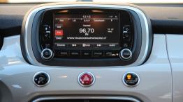 Fiat 500X - galeria redakcyjna - radio/cd/panel lcd