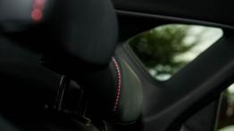 Kia ceed II GT 5d 1.6 T-GDI 204KM - galeria redakcyjna - zagłówki na tylnych fotelach