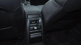 Skoda Superb II Kombi 2.0 TDI CR DPF 170KM - galeria redakcyjna - inny element wnętrza z tyłu