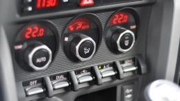 Toyota GT86 Coupe 2.0 Boxer 200KM - galeria redakcyjna - panel sterowania wentylacją i nawiewem