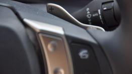 Lexus GS IV Sedan 350 317KM - galeria redakcyjna - manetka zmiany biegów pod kierownicą