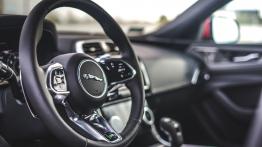 Jaguar XE - galeria redakcyjna - widok ogólny wn?trza z przodu