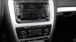 Skoda Octavia II Hatchback Facelifting 2.0 TFSI 200KM - galeria redakcyjna - konsola środkowa