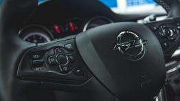 Opel Astra K - dobra, choć nie luksusowa - sterowanie w kierownicy