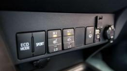 Toyota RAV4 2.0 Valvematic 152 KM - galeria redakcyjna - panel sterowania pod kierownicą
