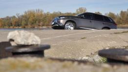 Mitsubishi Outlander 2.2 DID Intense Plus 4WD - galeria redakcyjna - lewy bok