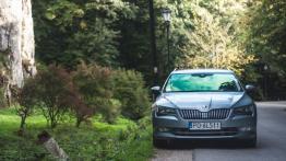 Skoda Superb Combi 2.0 TDI 190 KM - galeria redakcyjna - widok z przodu