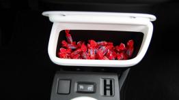 Renault Twingo III - galeria redakcyjna - schowek przedni otwarty