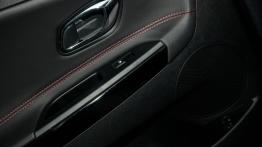 Kia ceed II GT 5d 1.6 T-GDI 204KM - galeria redakcyjna - drzwi tylne lewe od wewnątrz