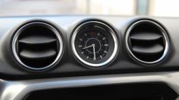 Suzuki Vitara 1.6 VVT 120KM - galeria redakcyjna - zegarek na desce rozdzielczej
